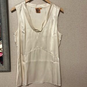 Tory burch silktone, no stains, line new barely worn